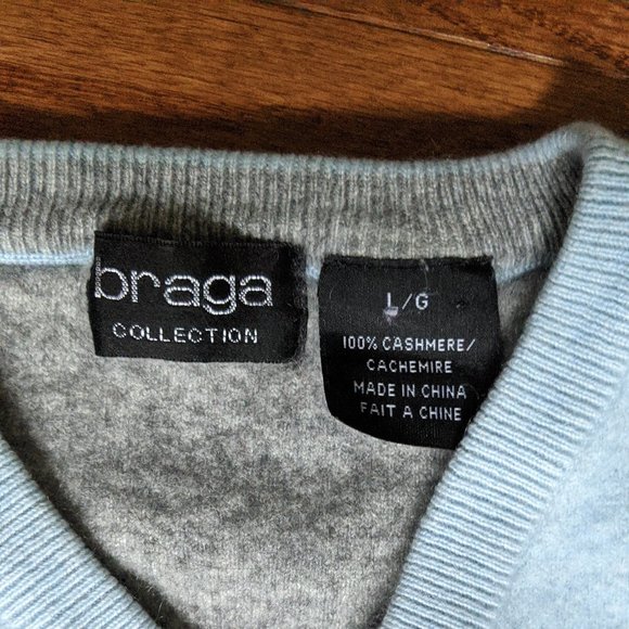 100% Cashmere Blue V Sweater - Picture 2 of 5